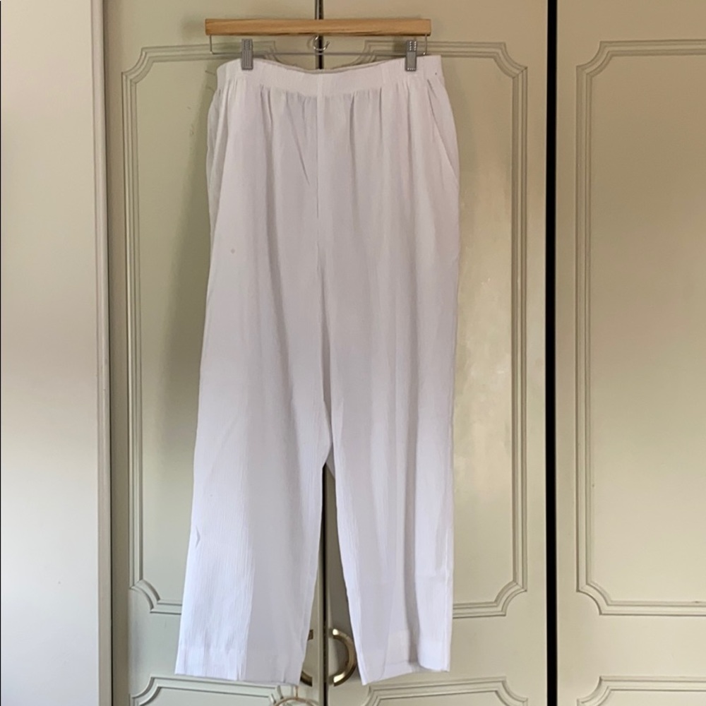Lightweight white pants with pockets
